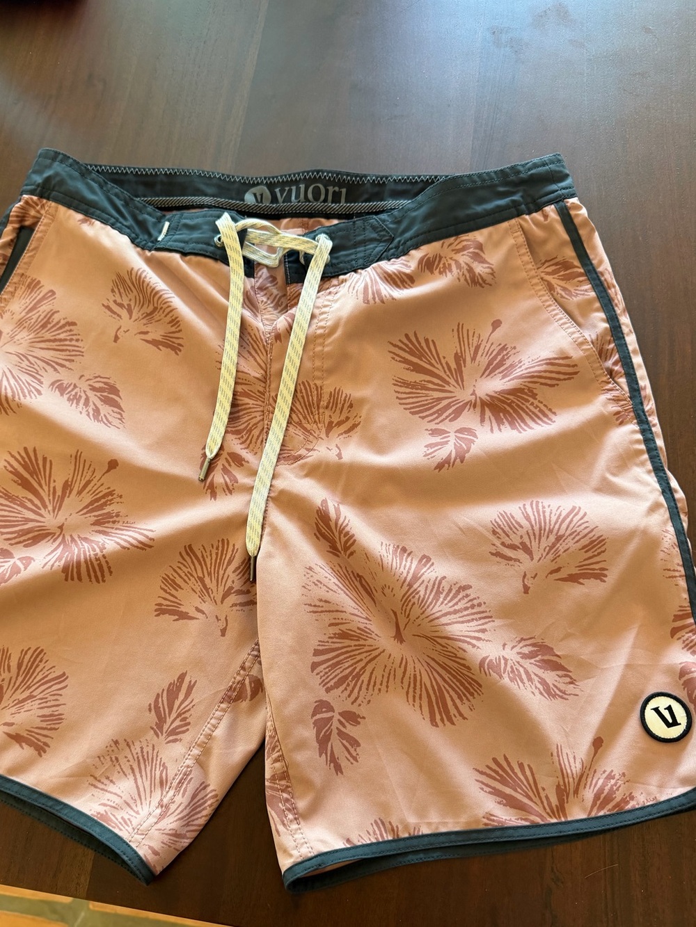 Vuori Cruise Boardshorts Menβs Size 32